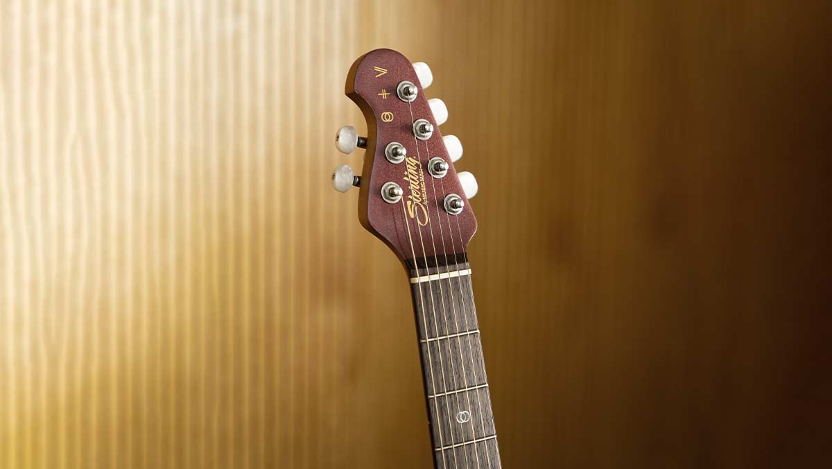 Electric guitar with reversed headstock